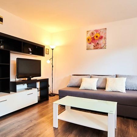 App Sverko Apartman Vilanija Kültér fotó