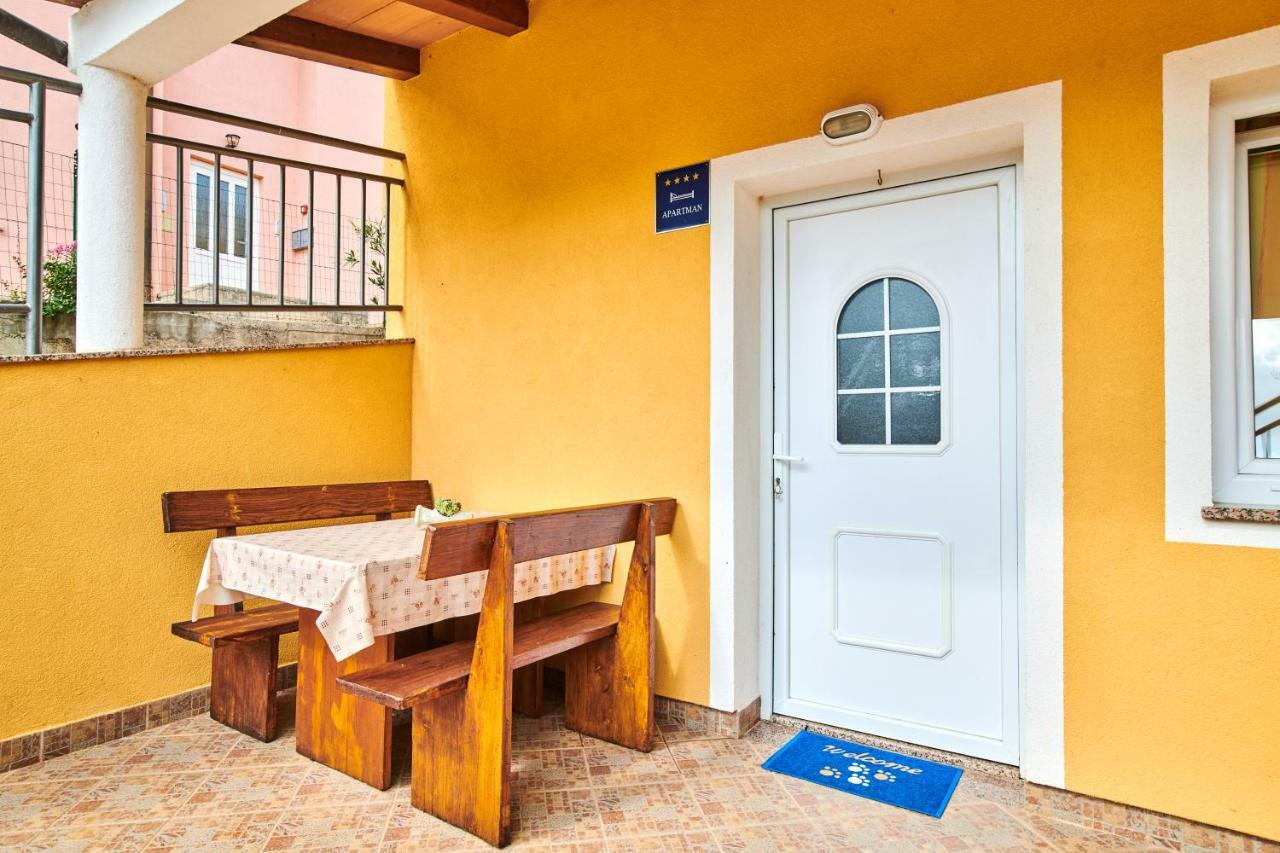 App Sverko Apartman Vilanija Kültér fotó